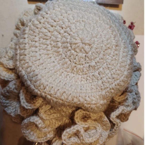 #L❤️VE:HANDMADE. Crochet Ruffle HAT - Picture 3 of 6